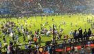 مقتل 129 شخصا في أعمال شغب احتجاجا على نتيجة مباراة في إندونيسيا