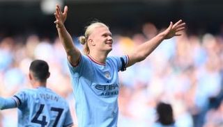 إيرلينج هالاند نجم مانشستر سيتي ضد مانشستر يونايتد