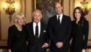 صورة باكنجهام الجديدة.. "فلاش باك" يكشف مصير هاري وميجان