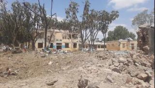 آثار ناجمة عن تفجير أول استهدف مدينة بلدوين وسط الصومال
