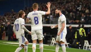 كريم بنزيما مع لوكا مودريتش وتوني كروس