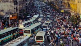 زحام بأحد شوارع القاهرة  - أرشيفية