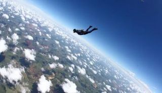 حلم الطيران لم يفارق البشر - أرشيفية