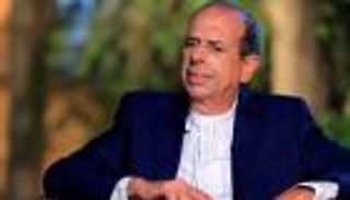 ماذا فعل عادل إمام عندما رأى شقيقه يدخن مع محمد الصاوي؟ (فيديو)