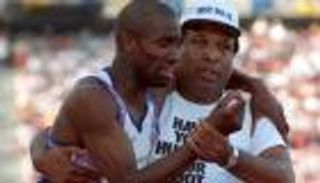 بعد 30 عاما من لقطته الشهيرة.. وفاة "الأب الملهم" في أولمبياد برشلونة