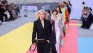 أسبوع الموضة في باريس.. أزياء من "جلد العنب" أكثر استدامة (صور)