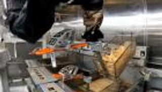 وظائف الطهاة في خطر.. روبوت يقلي البطاطس باستخدام الذكاء الاصطناعي