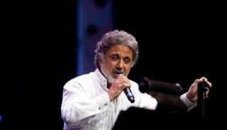  المطرب الإيراني داريوش إقبالي