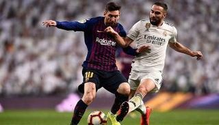 ليونيل ميسي بقميص برشلونة ضد ريال مدريد