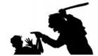 أصيبت بنزيف في المخ.. القبض على مدرس مصري اعتدى على تلميذة بخشبة