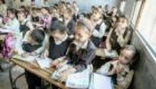 عقارب سامة وإخلاء طلاب وإصابات ووفاة.. ماذا يحدث في مدارس مصر؟