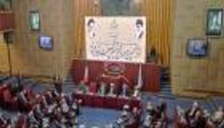 احتجاجات إيران.. "أخمدها" خطاب رئيسي ويحييها الغضب