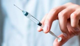 النيابة اتهمت عاملة الصيدلية بالتسبب في وفاة الطفلين- توضيحية