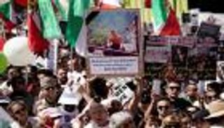 "الجيب الفارغ" تتحول لنشيد احتجاجات إيران.. ما القصة؟