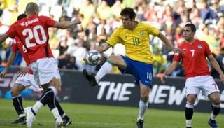 وائل جمعة أمام ريكاردو كاكا