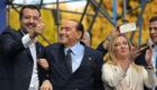 خيانة حزبية.. مطالبات بطرد برلسكوني من البرلمان الأوروبي