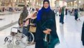 ياسمين عبدالعزيز تؤدي مناسك العمرة.. صورة أمام "شهداء أحد"