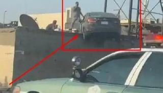 السيارة قفزت فوق المنزل