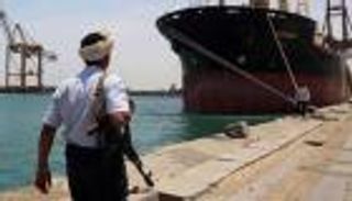 تهديدات الحوثي غير قانونية.. رسالة اليمن للشركات النفطية والملاحية