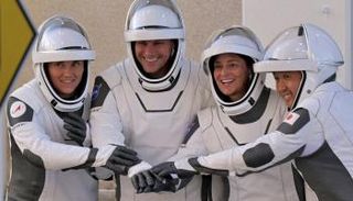 أفراد طاقم "سبيس إكس"