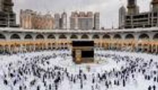 ساعات ذكية لكل معتمر.. بدء تطبيق قواعد العمرة الجديدة في مصر