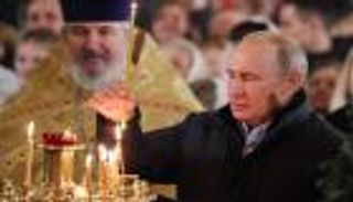 بوتين يحتفل بعامه الـ70.. والغرب يمنحه هدية غير مسبوقة