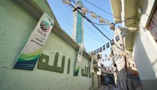 أزقة الموصل تتزين بلافتات المولد النبوي