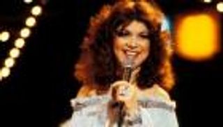 وفاة جودي ميلر.. باركنسون ينهي مسيرة أسطورة موسيقى الريف الأمريكية