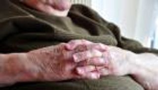 الوفيات بين كبار السن تتزايد في إنجلترا.. ما السر؟