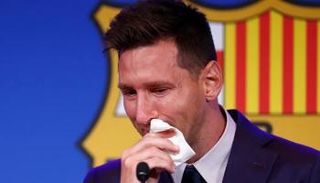ليونيل ميسي قائد برشلونة الأسبق