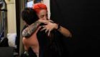 ناجيات من سرطان الثدي ينهين معاناتهن برسم الوشم