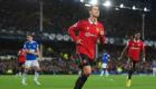 مشاركة اضطرارية تمنح كريستيانو رونالدو "البديل" هدفه الـ700