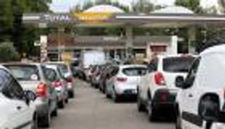 إضراب المصافي يشعل أزمة الطاقة في فرنسا "صور"