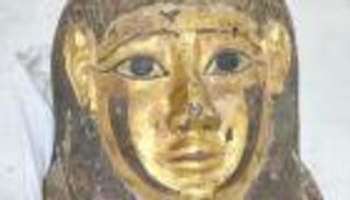 295 قطعة أثرية تقود مصريا للحبس.. ما عقوبته في القانون؟ (خاص)