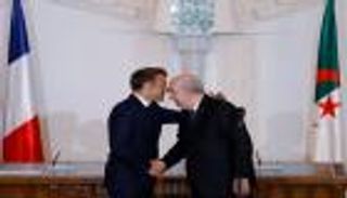 نصف حكومة فرنسا بالجزائر.. زخم جديد للمصالحة وتحليق عكس "تيار الذاكرة"