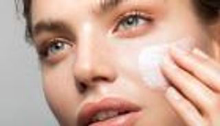 كريم Blur.. أداة سحرية لبشرة رطبة