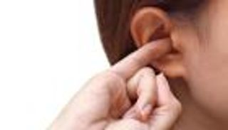 5 طرق طبيعية للتخلص من شمع الأذن الزائد
