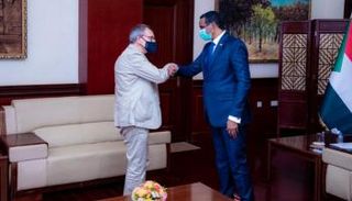 حميدتي وفولكر خلال لقاء سابق