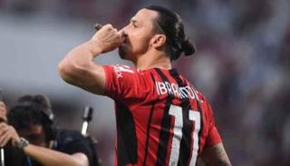 زلاتان إبراهيموفيتش مهاجم ميلان