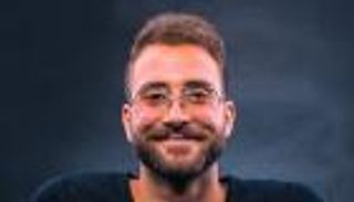 تلف الدنيا.. زاف يطرح أولى أغنياته باللهجة المصرية (فيديو)