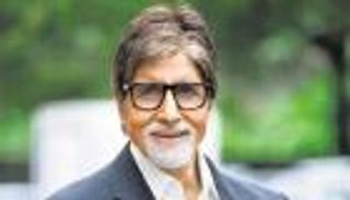 شبيه أميتاب باتشان يثير الجدل.. اختلاف واحد فقط بينهما