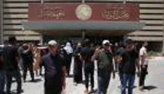 عشية انتخاب رئيس البلاد.. قنبلة بالبرلمان العراقي