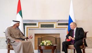 رئيس الإمارات الشيخ محمد بن زايد آل نهيان خلال لقائه بنظيره الروسي فلاديمير بوتين