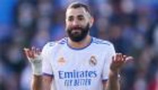 قبل حفل الكرة الذهبية.. رقم كارثي يضرب كريم بنزيما مع ريال مدريد