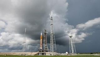 ناسا تحدد 14 نوفمبر لإطلاق صاروخها إلى القمر