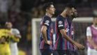 شاكيرا وكريستيانو رونالدو الأبرز.. الدوري الأوروبي يفجر السخرية من برشلونة