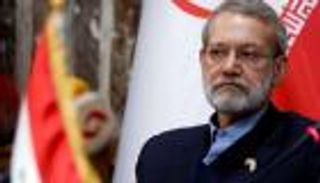 تصدعات بالنخبة الإيرانية.. لاريجاني يلقي قنبلة بـ"أزمة أميني"