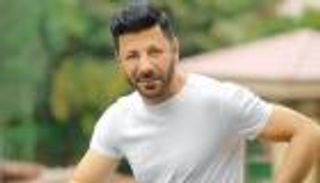 إياد نصار.. إطلالة "المطاريد" الصادمة تثير الجدل