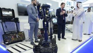 الفريق الشيخ سيف بن زايد آل نهيان يزور المعرض  في يومه الختامي