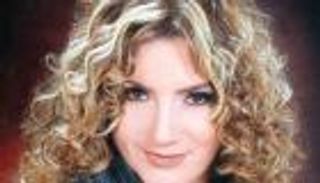 أميرة عبدالعظيم: صليت ركعتين قبل ما أكلم عادل إمام (فيديو)